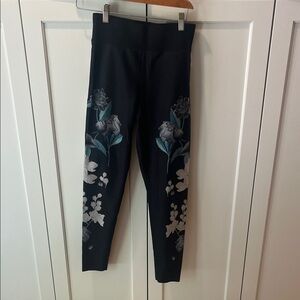 Ultracor Sz XL beautiful Black Floral Women's leggings